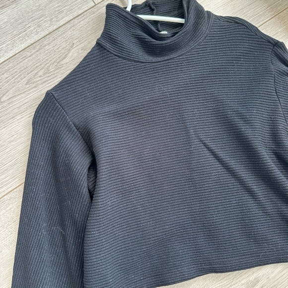 Black turtleneck sweater - Picture 3 of 3